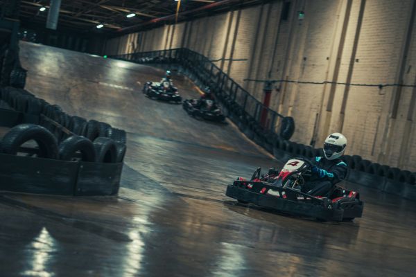 Découvrez les meilleures pistes de karting indoor à Paris